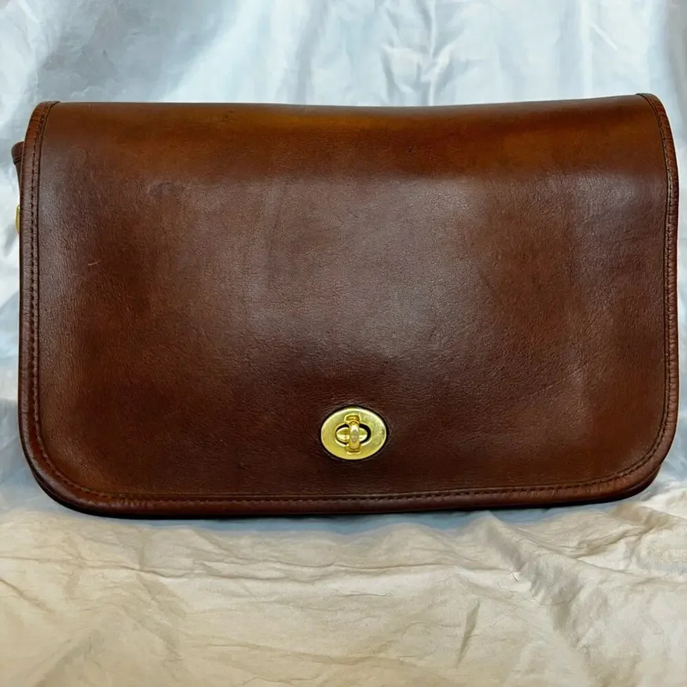 Vintage COACH NYC Classic Pouch Leather Shoulder Bag - No. 147-5201 - Picture 2 of 13